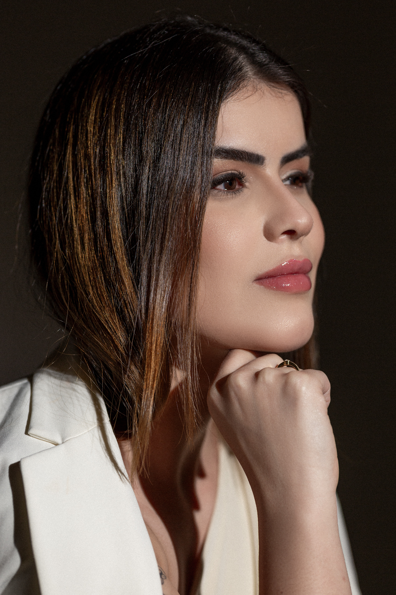 Dra. Carol Franco, retrato pensativo